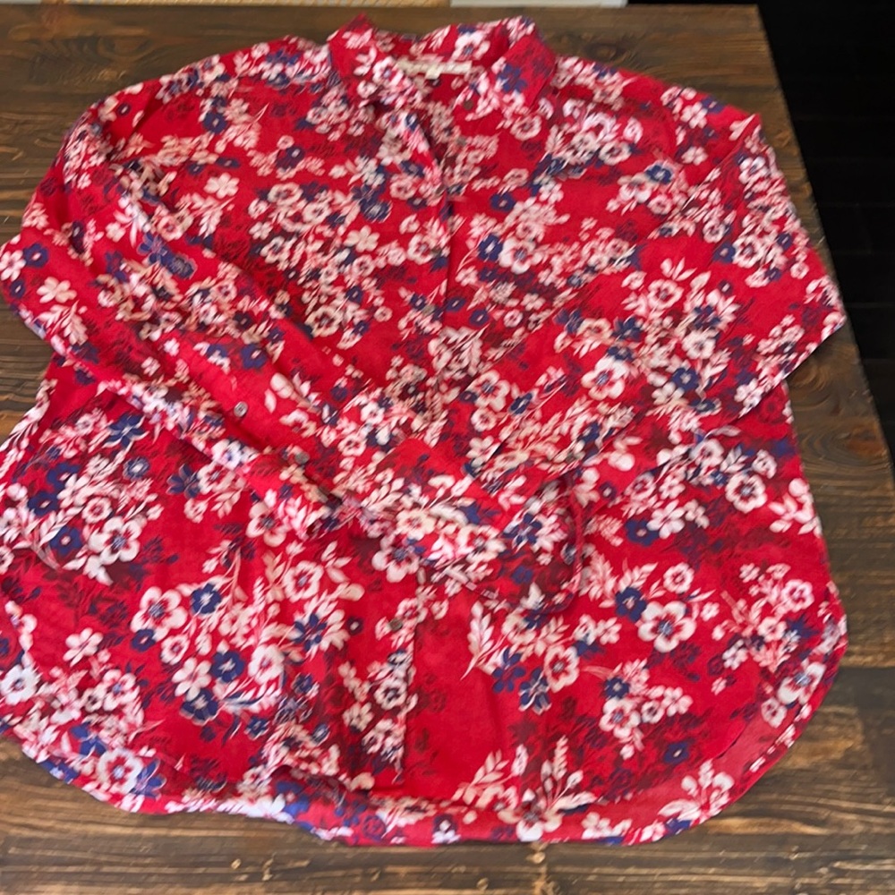 Xirena, medium brightest red floral beau shirt